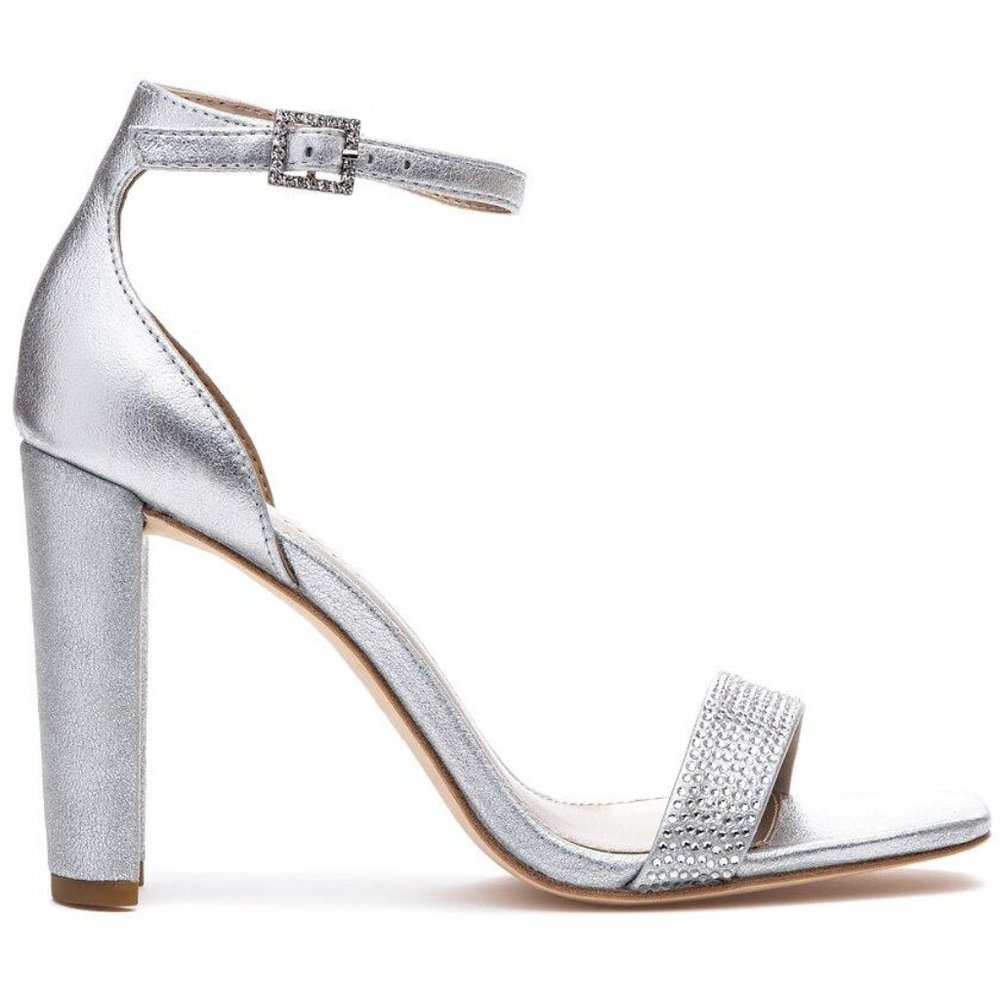 Pelle Moda Silver heels with rhinestone. Size 9